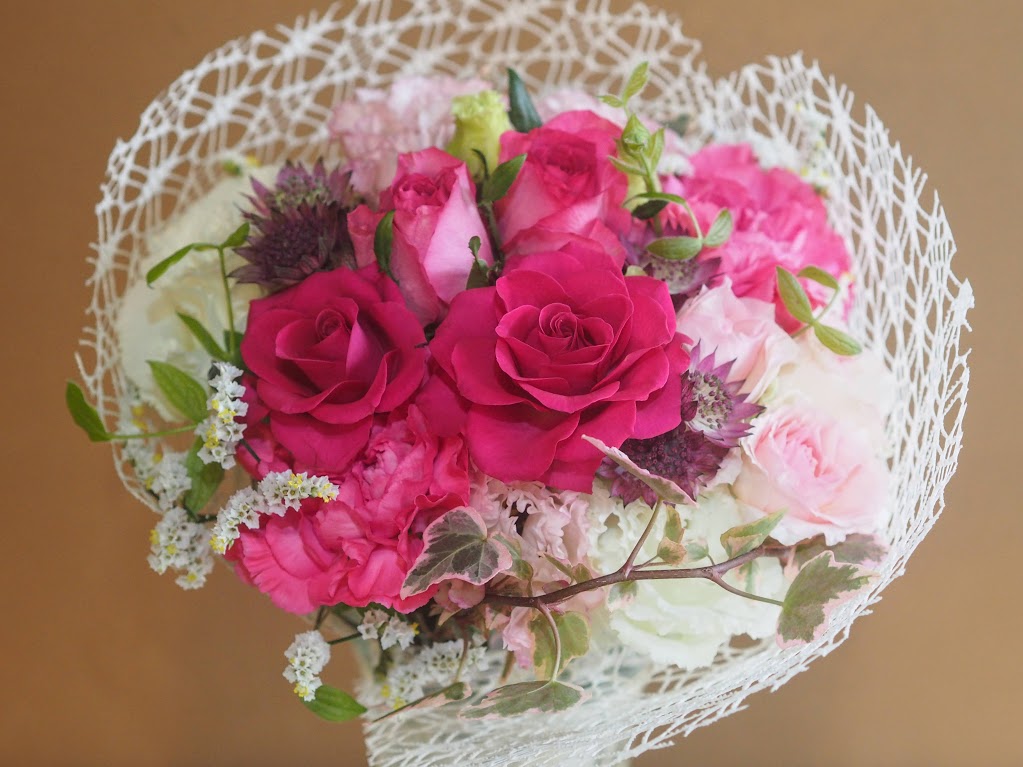 待望の再販 花束ブーケ形 送料無料 全国のお花屋さんが当日お届け 予算に合わせてプロのセンスにおまかせ商品 送料 手数料 込み 午後13時までのご注文で当日配達可能 敬老の日 誕生日 結婚記念日 結婚祝い 母の日 出産祝い お見舞い ギフト 開店祝